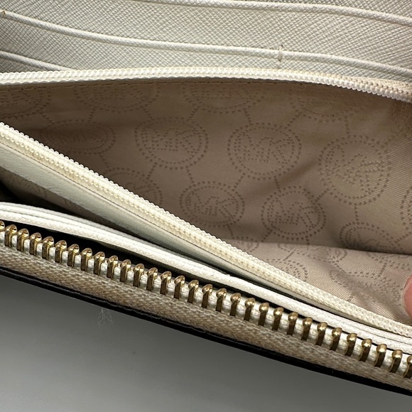Michael Kors Jet Set  Zip-Around Wallet in Optic White EUC - Picture 5 of 6